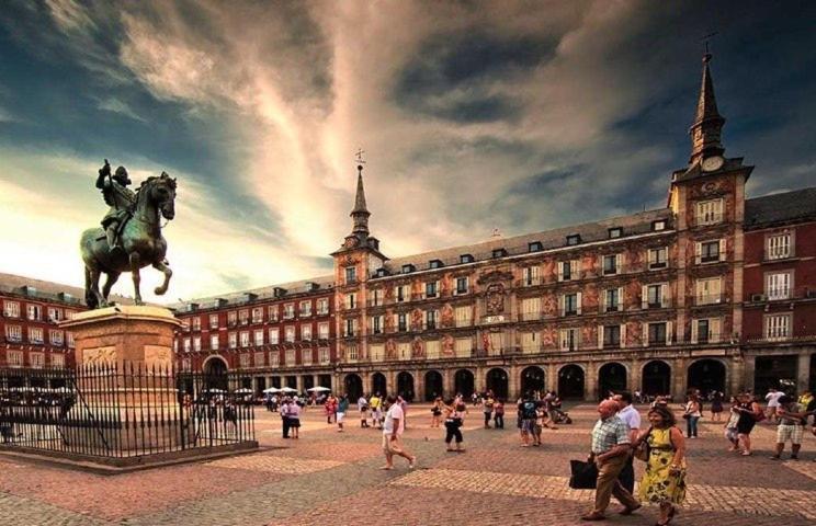 Parsa Booking Madrid Exterior photo